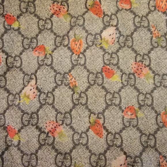 Authentic baby Gucci Bib - Picture 2 of 3